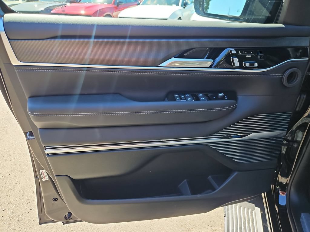 New 2026 Jeep Grand Wagoneer Summit AWD/4WD image 11