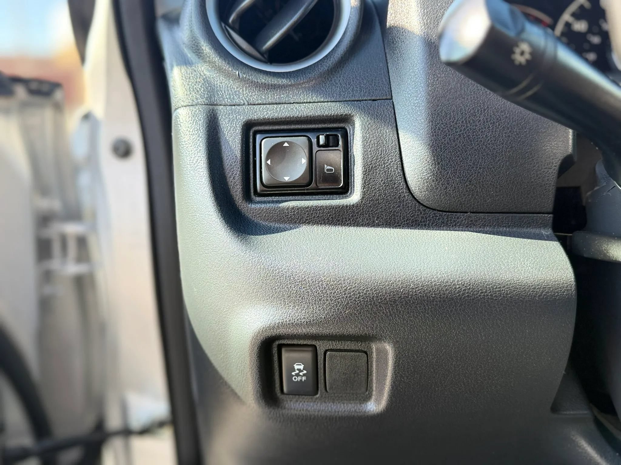 Used 2017 Nissan Versa Note SV FWD image 18