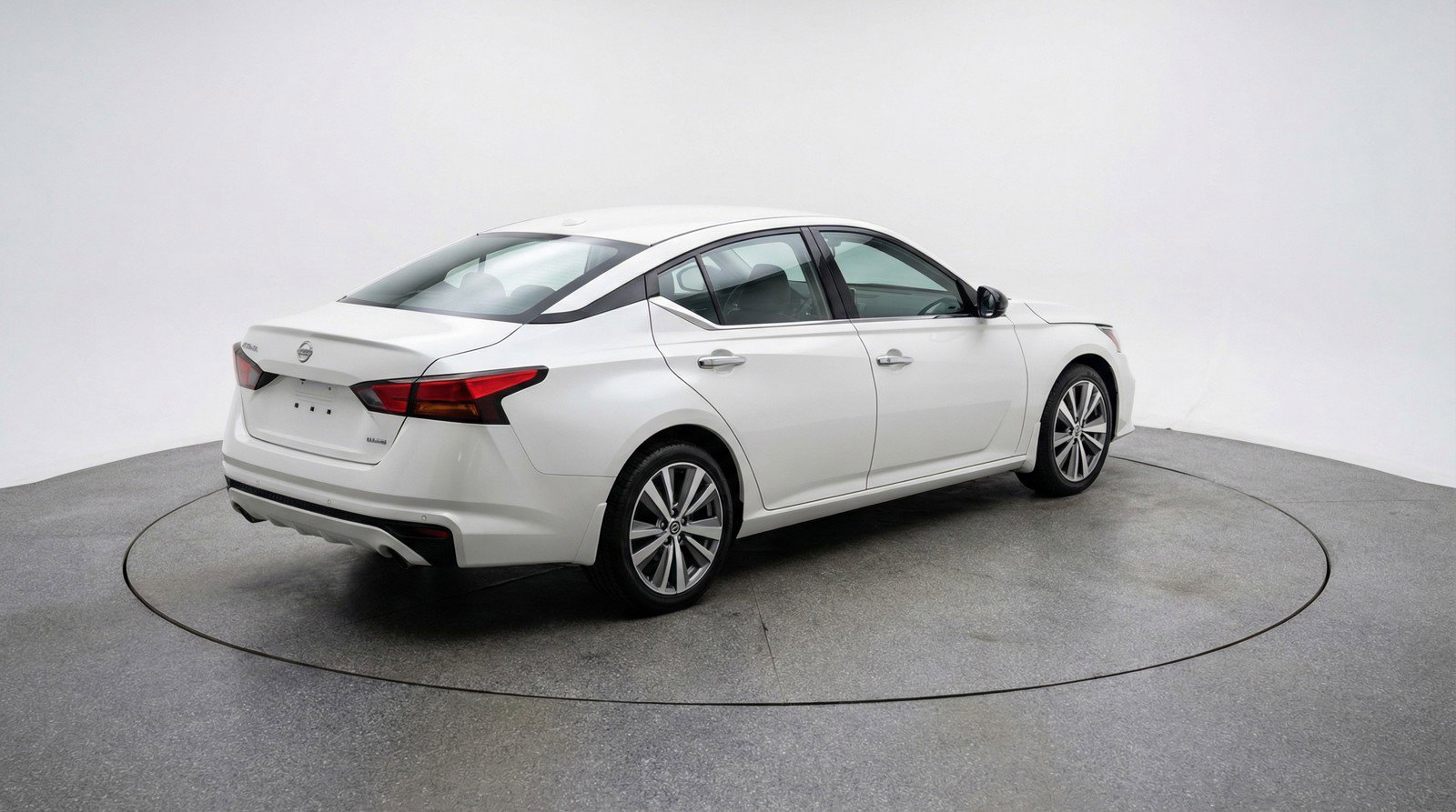 Used 2025 Nissan Altima 2.5 SV FWD image 9