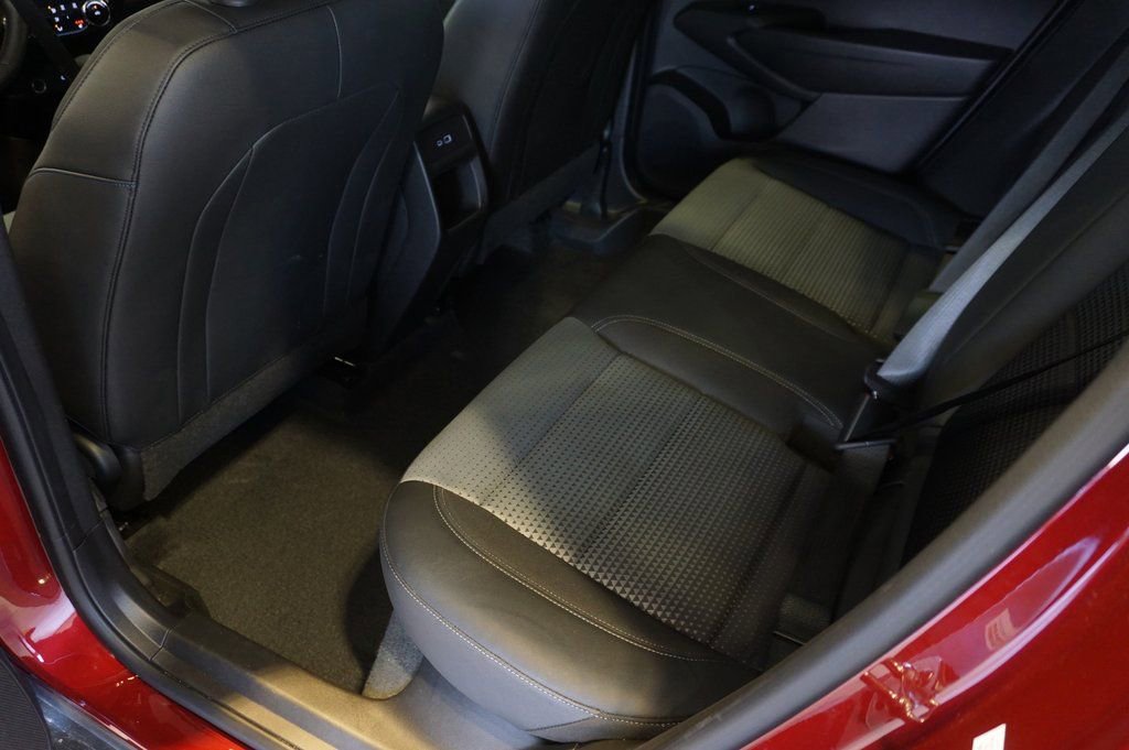 Certified 2025 Chevrolet Trax LT w/ LT Convenience Package image 25