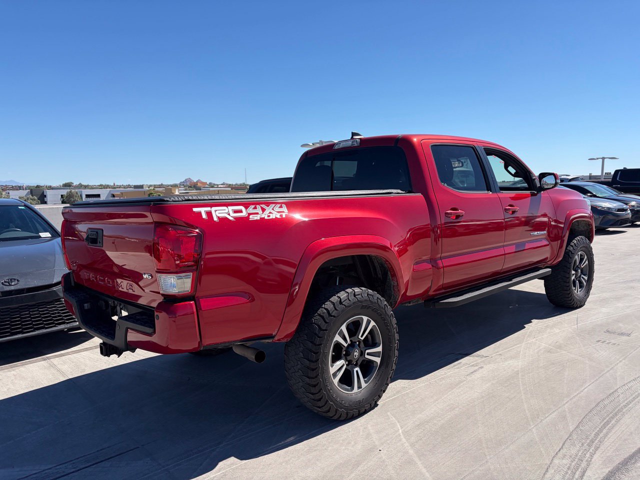 Used 2017 Toyota Tacoma TRD Sport w/ Premium & Technology Package AWD/4WD image 2