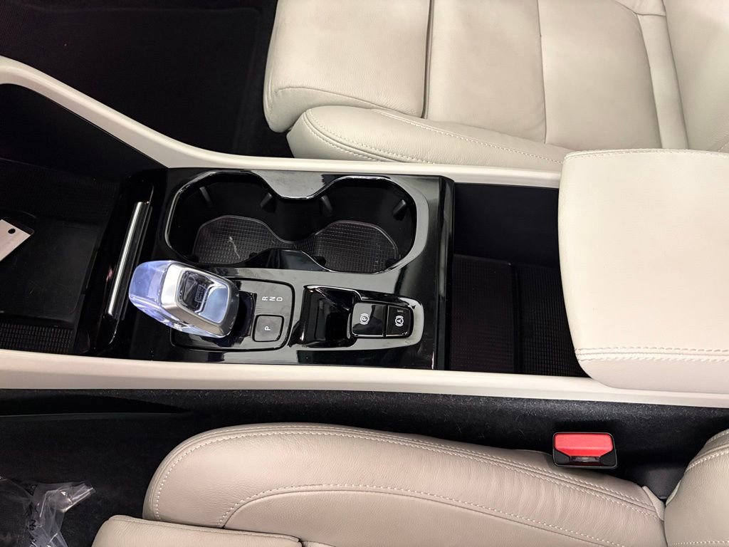 Used 2023 Volvo XC40 B5 Plus w/ Protection Package image 31