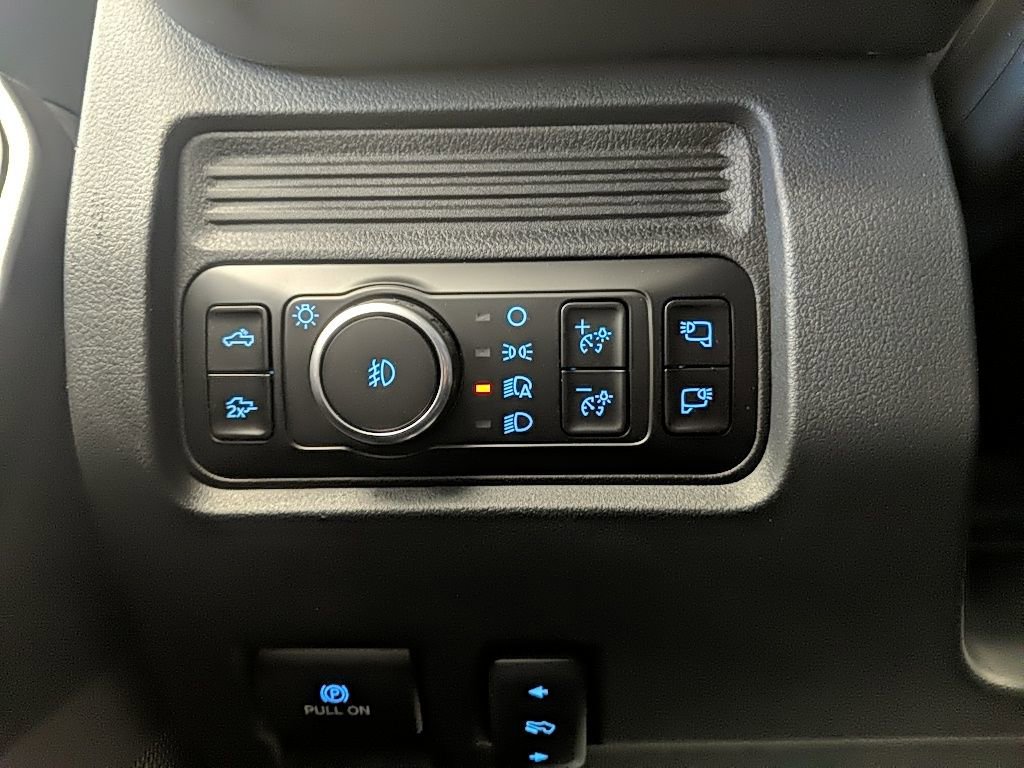 New 2026 Ford F250 Lariat w/ Black Appearance Package image 31