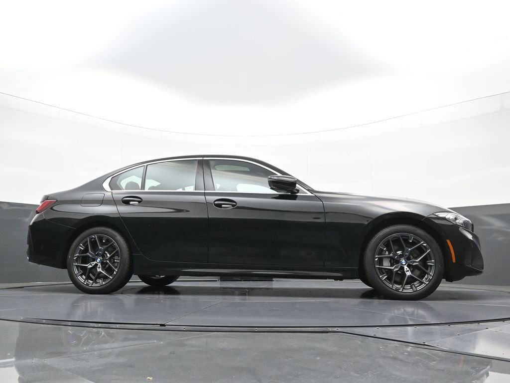 New 2025 BMW 330i xDrive Sedan w/ Convenience Package AWD/4WD image 28