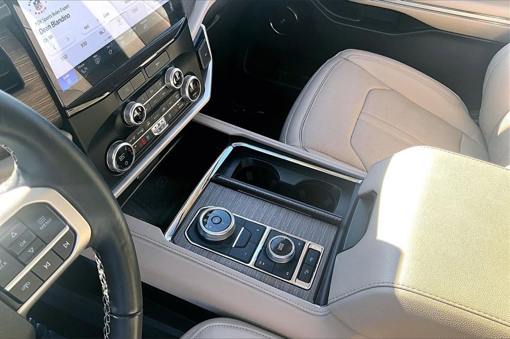 Used 2024 Ford Expedition Limited image 15