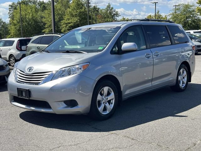 Used 2015 Toyota Sienna LE FWD image 5