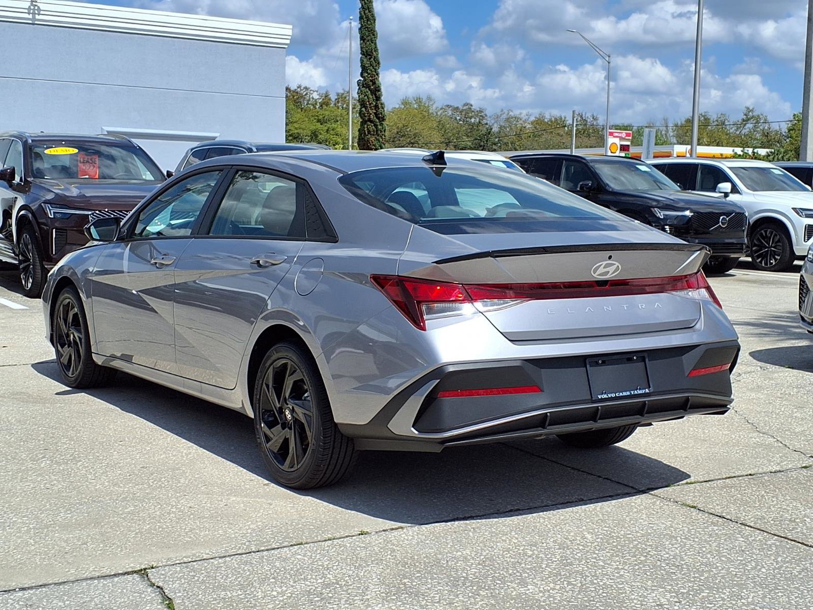 Used 2026 Hyundai Elantra Sport image 5