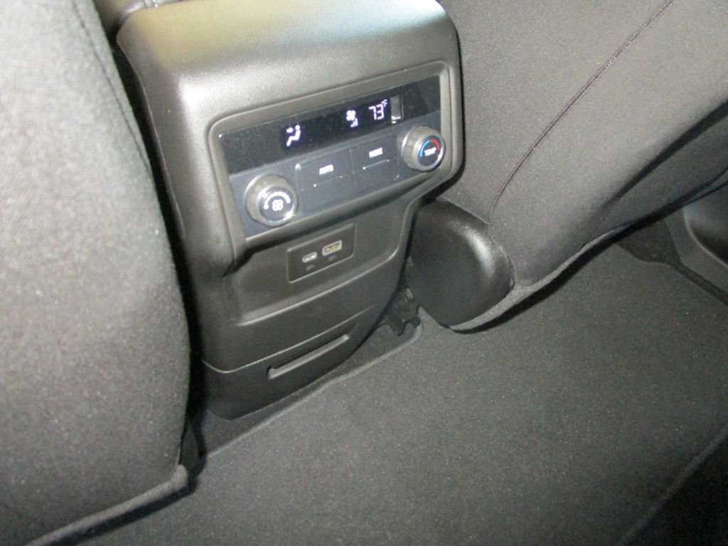 Used 2021 GMC Acadia SLE image 18