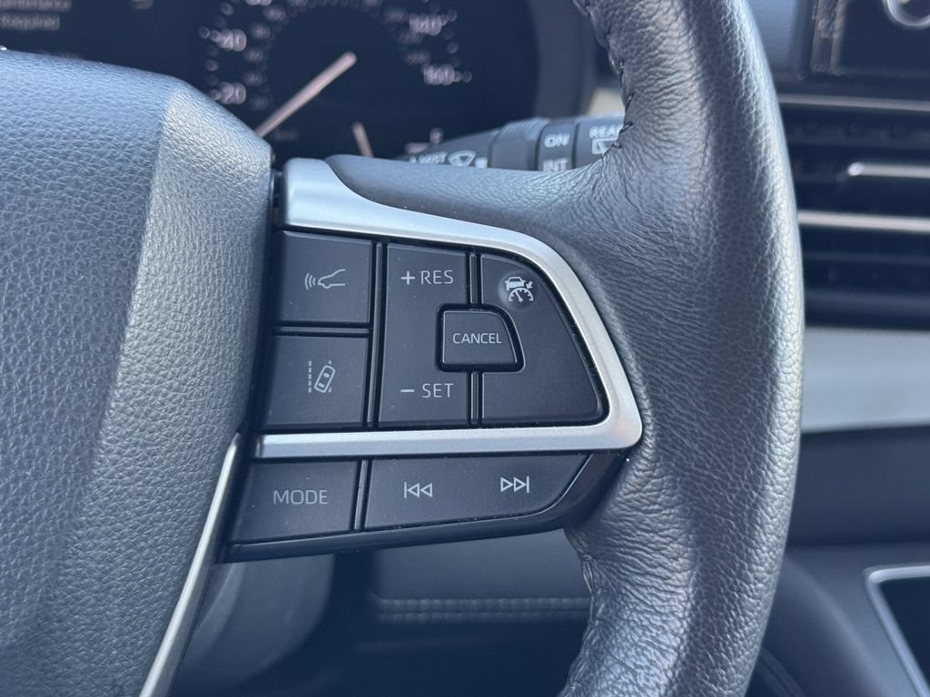 Used 2025 Toyota Sienna XLE FWD image 21