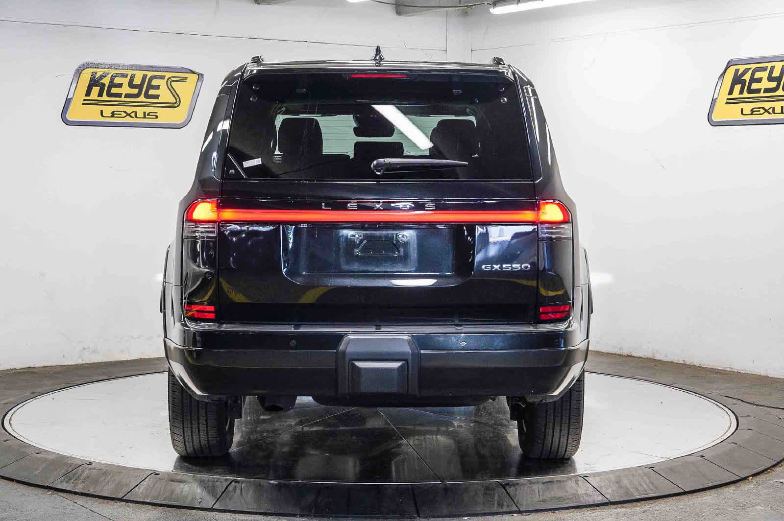 Used 2024 Lexus GX 550 w/ Accessory Package (Z1) AWD/4WD image 3