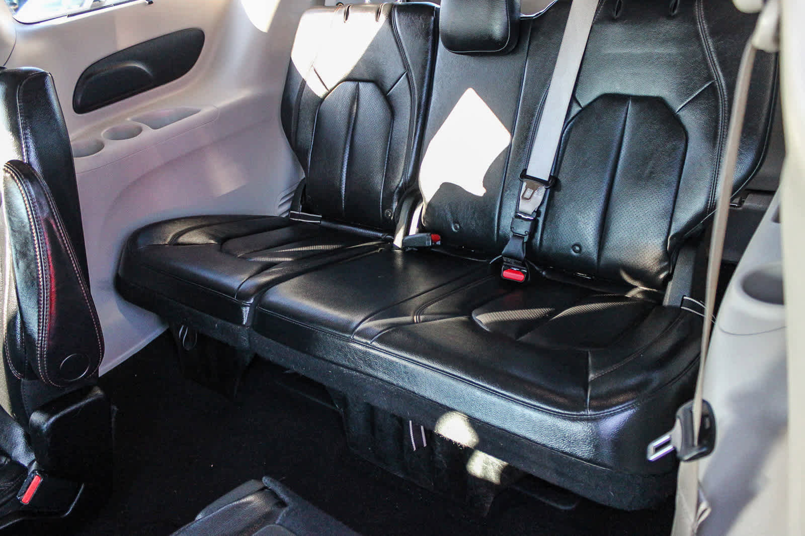 Used 2018 Chrysler Pacifica Touring-L image 19