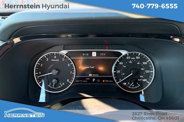 Used 2024 Nissan Pathfinder SL w/ Black Appearance Package AWD/4WD image 18