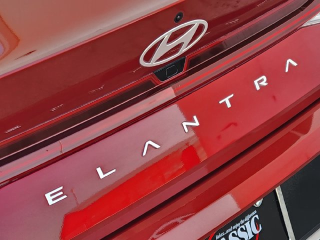 Used 2024 Hyundai Elantra Limited FWD image 9