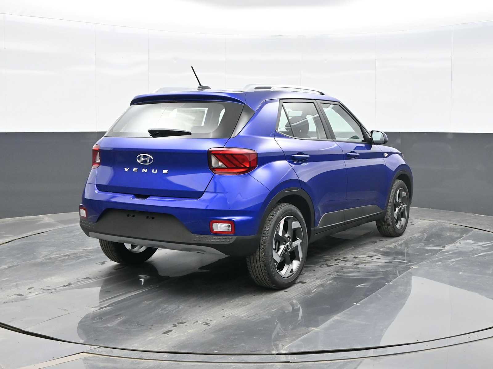 Used 2026 Hyundai Venue SEL FWD image 7