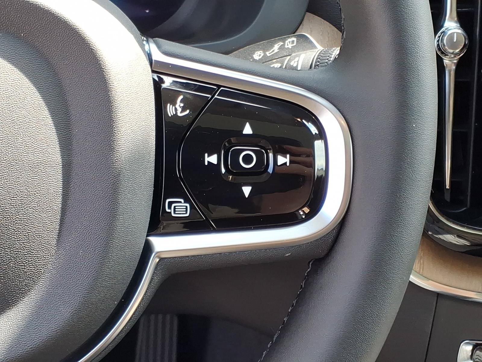 New 2026 Volvo XC60 T8 Plus w/ Protection Package Premier AWD/4WD image 14