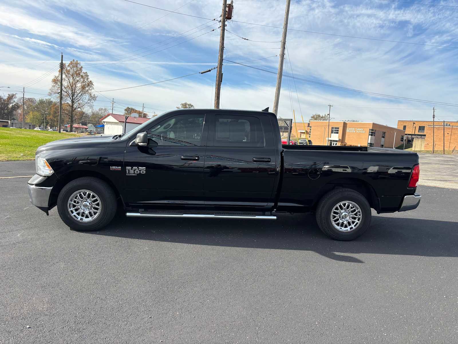 Used 2020 RAM 1500 Classic SLT w/ Luxury Group image 1