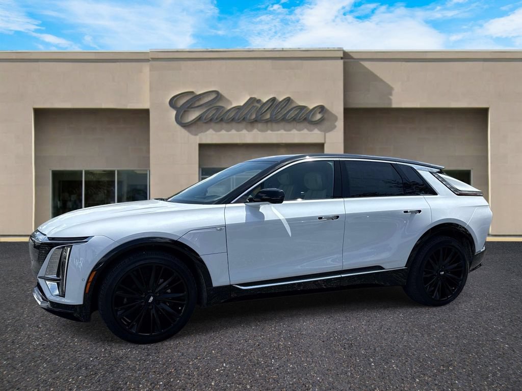 New 2026 Cadillac Lyriq Signature Luxury w/ LPO, Blue Accent Package AWD/4WD image 7