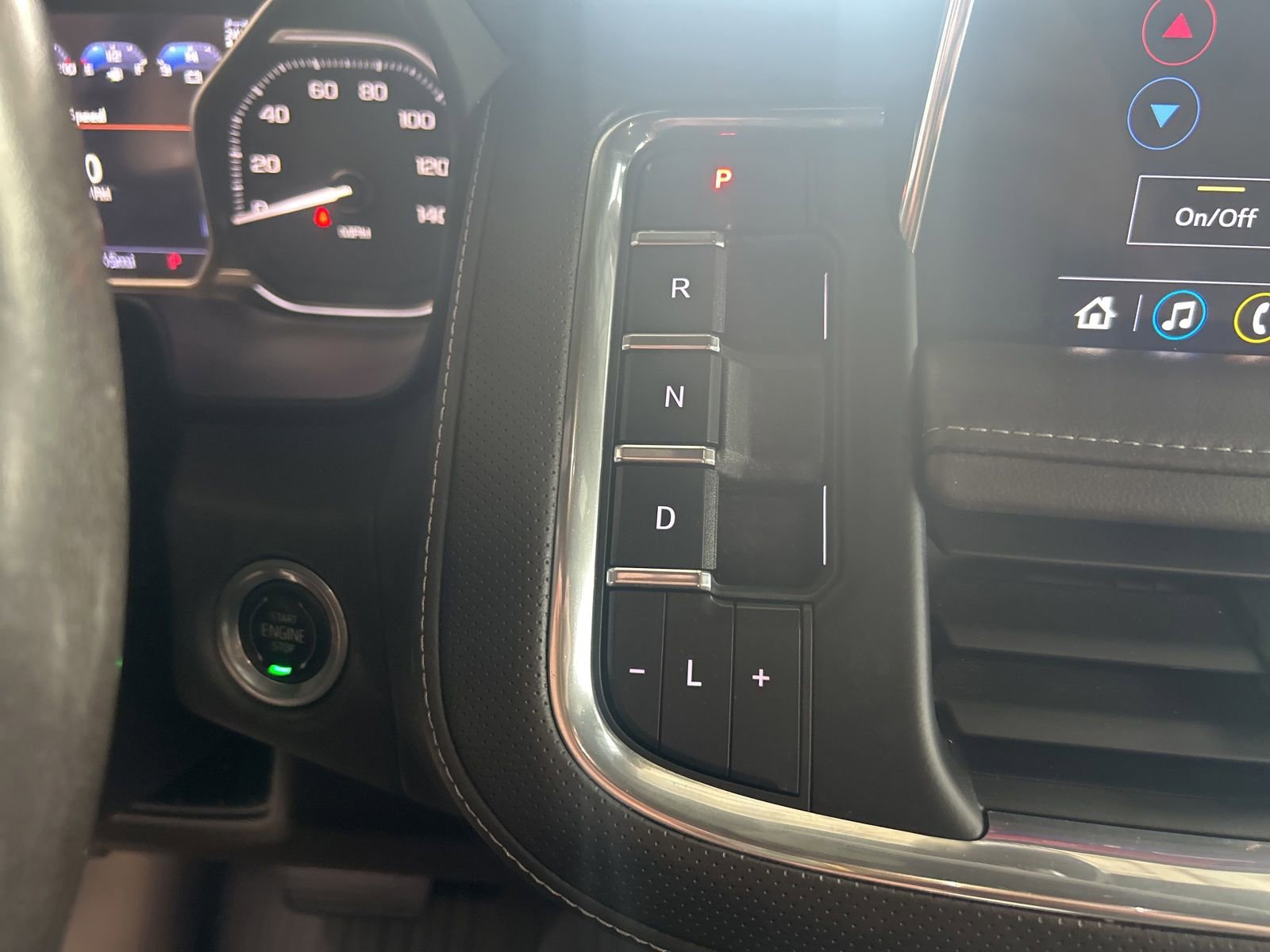 Used 2021 GMC Yukon SLT w/ SLT Luxury Plus Package AWD/4WD image 30