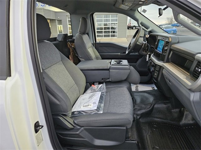 New 2025 Ford F550 4x4 Regular Cab Super Duty image 8