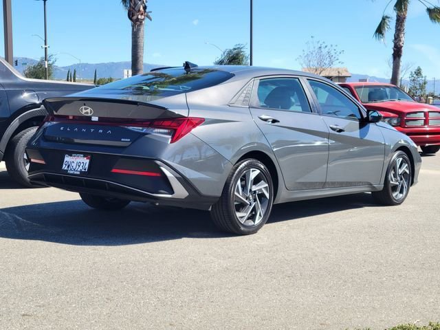 Certified 2025 Hyundai Elantra SEL image 2