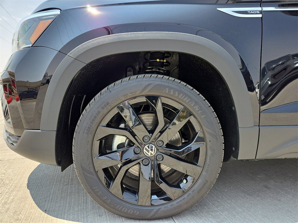 Used 2024 Volkswagen Taos SE image 14