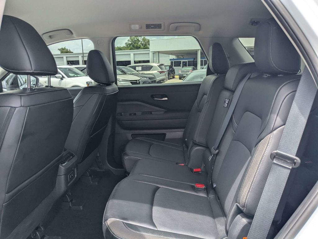 Used 2026 Nissan Pathfinder SL FWD image 14