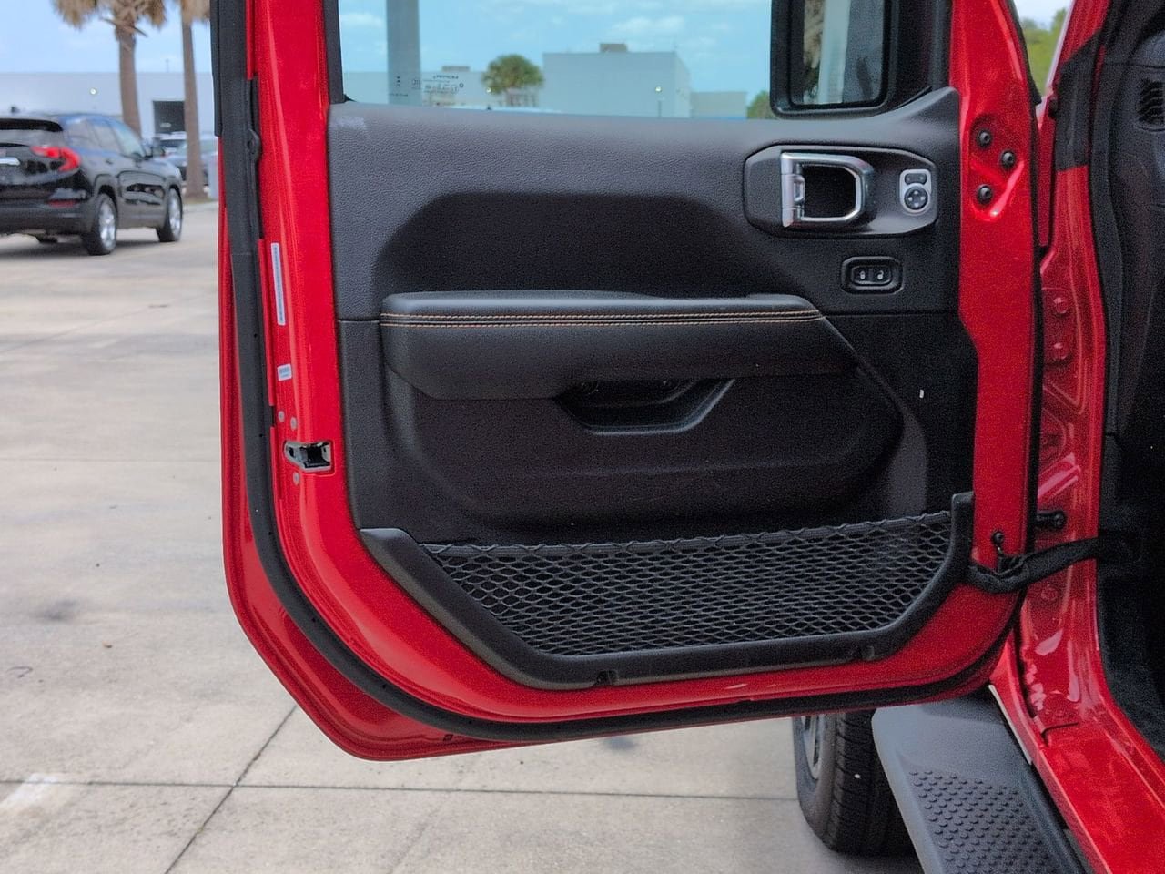 Used 2025 Jeep Wrangler Unlimited Sahara AWD/4WD image 9