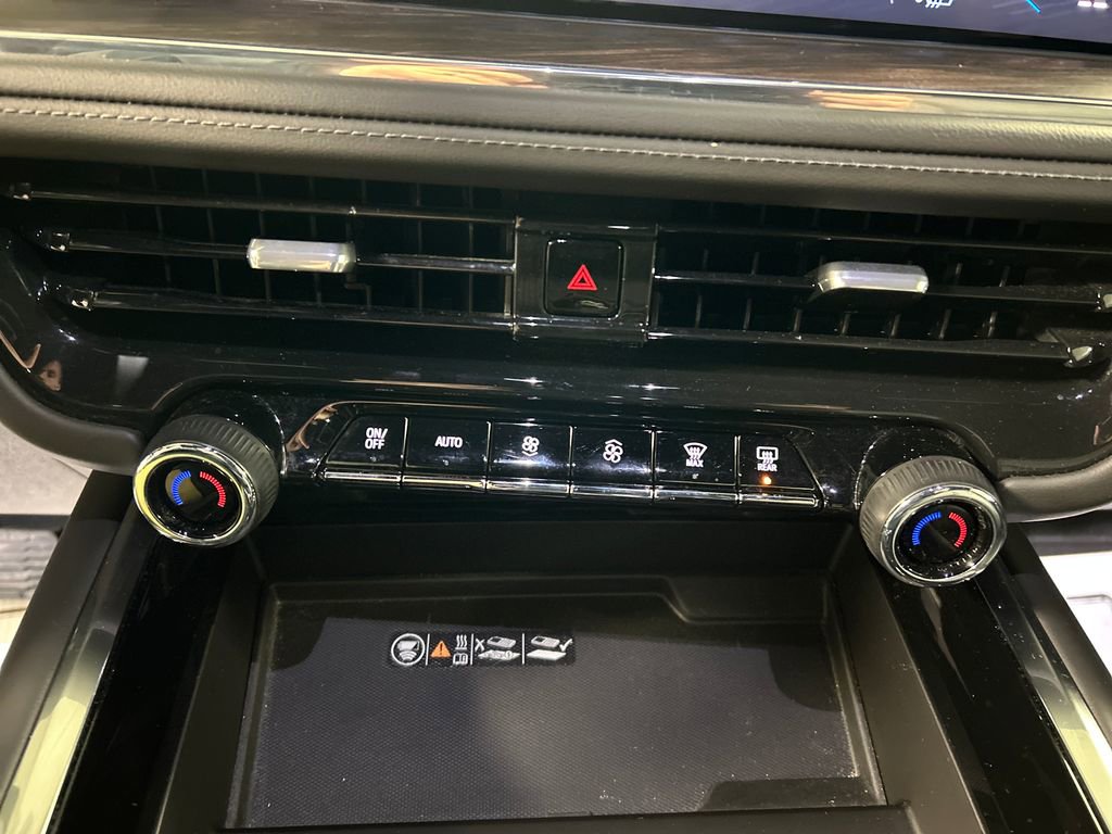 Used 2025 Chevrolet Suburban Z71 image 19