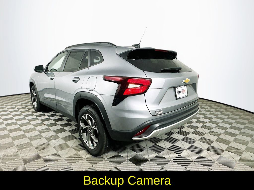 Used 2025 Chevrolet Trax LT image 7