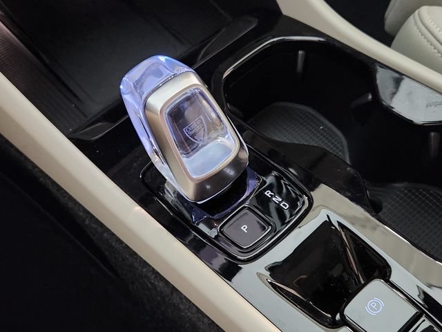 Certified 2026 Volvo XC40 B5 Plus AWD/4WD image 19