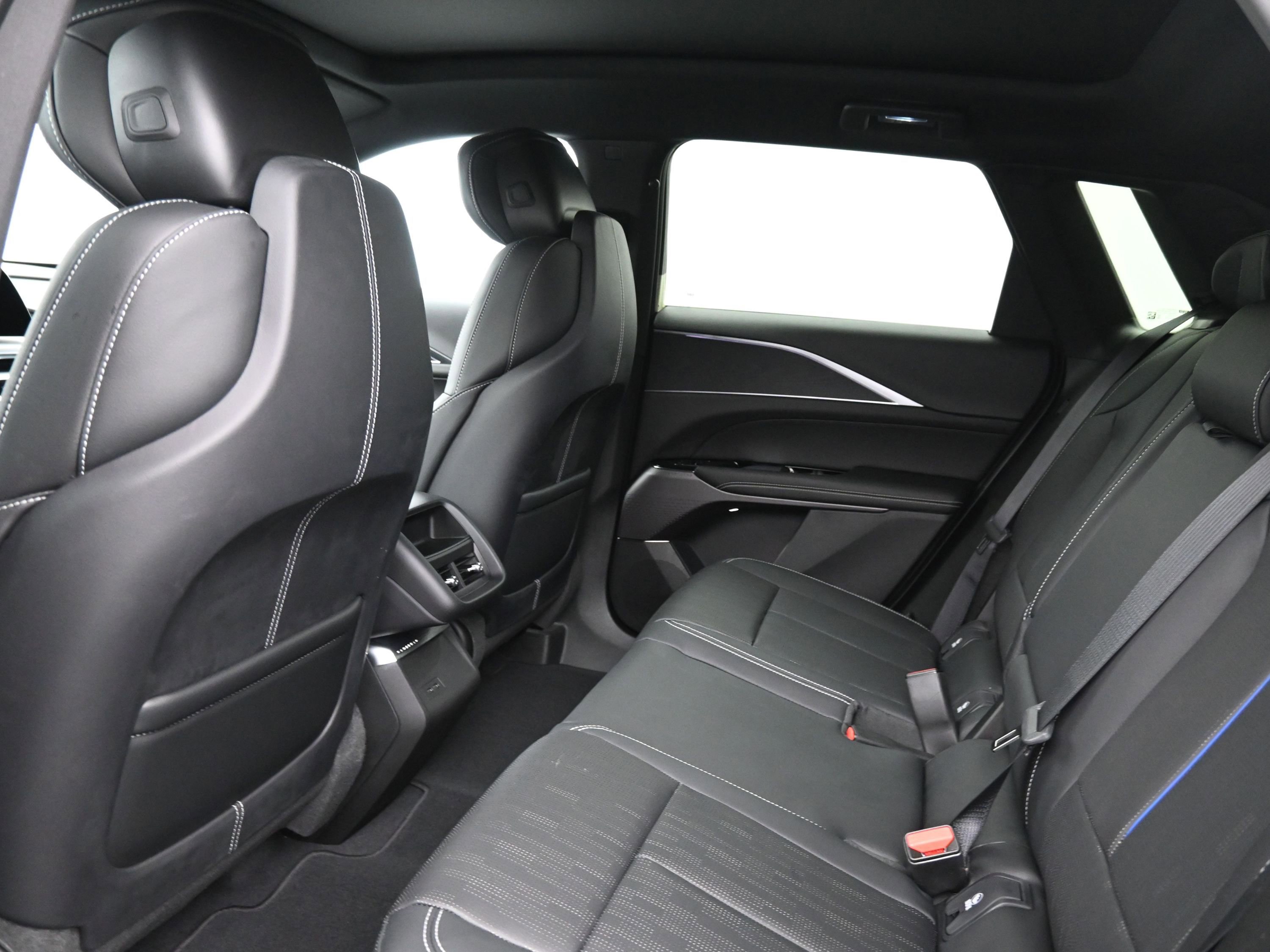 New 2025 Cadillac Lyriq Luxury image 10