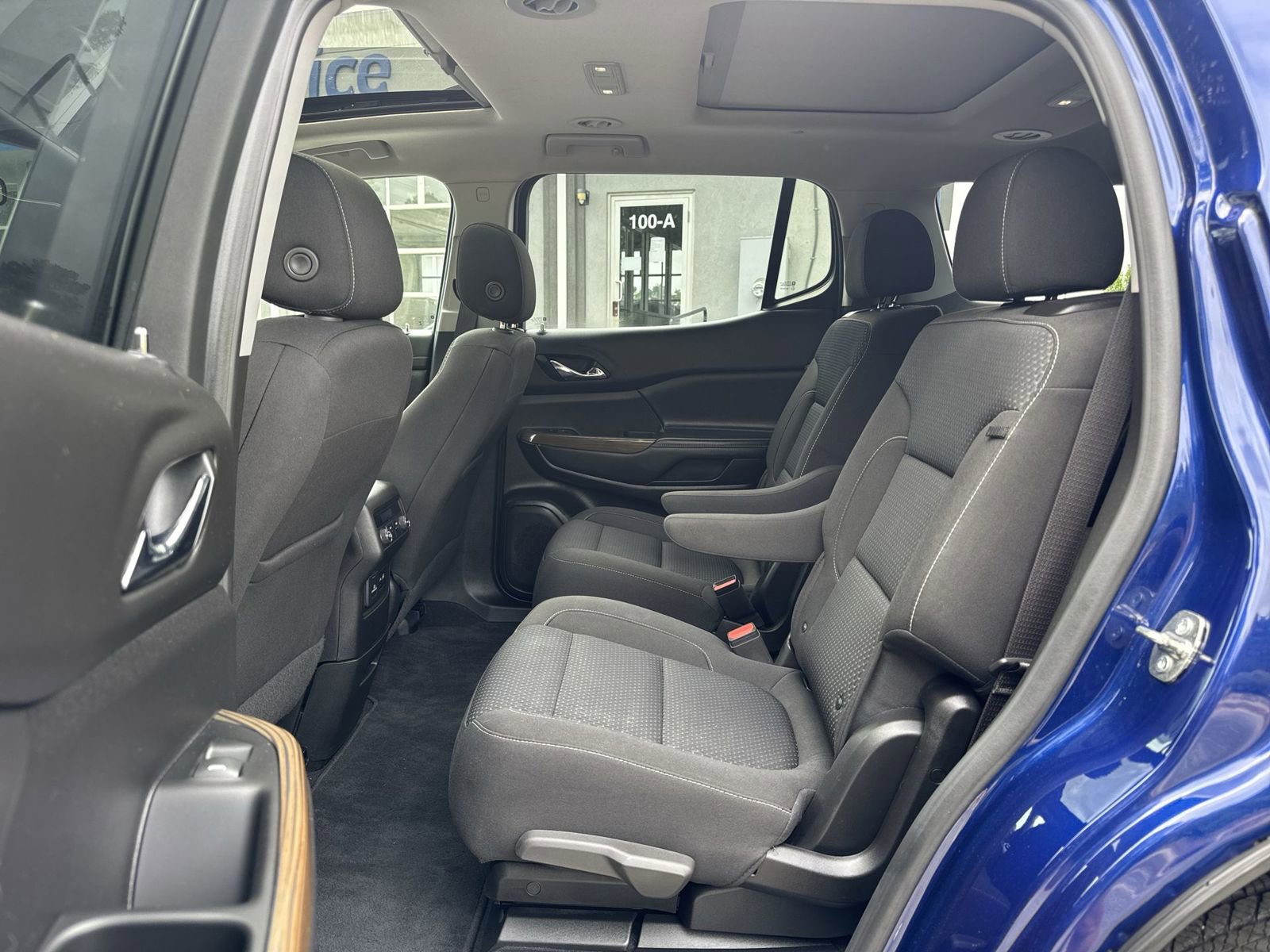 Certified 2023 GMC Acadia SLE w/ Driver Convenience Package image 30