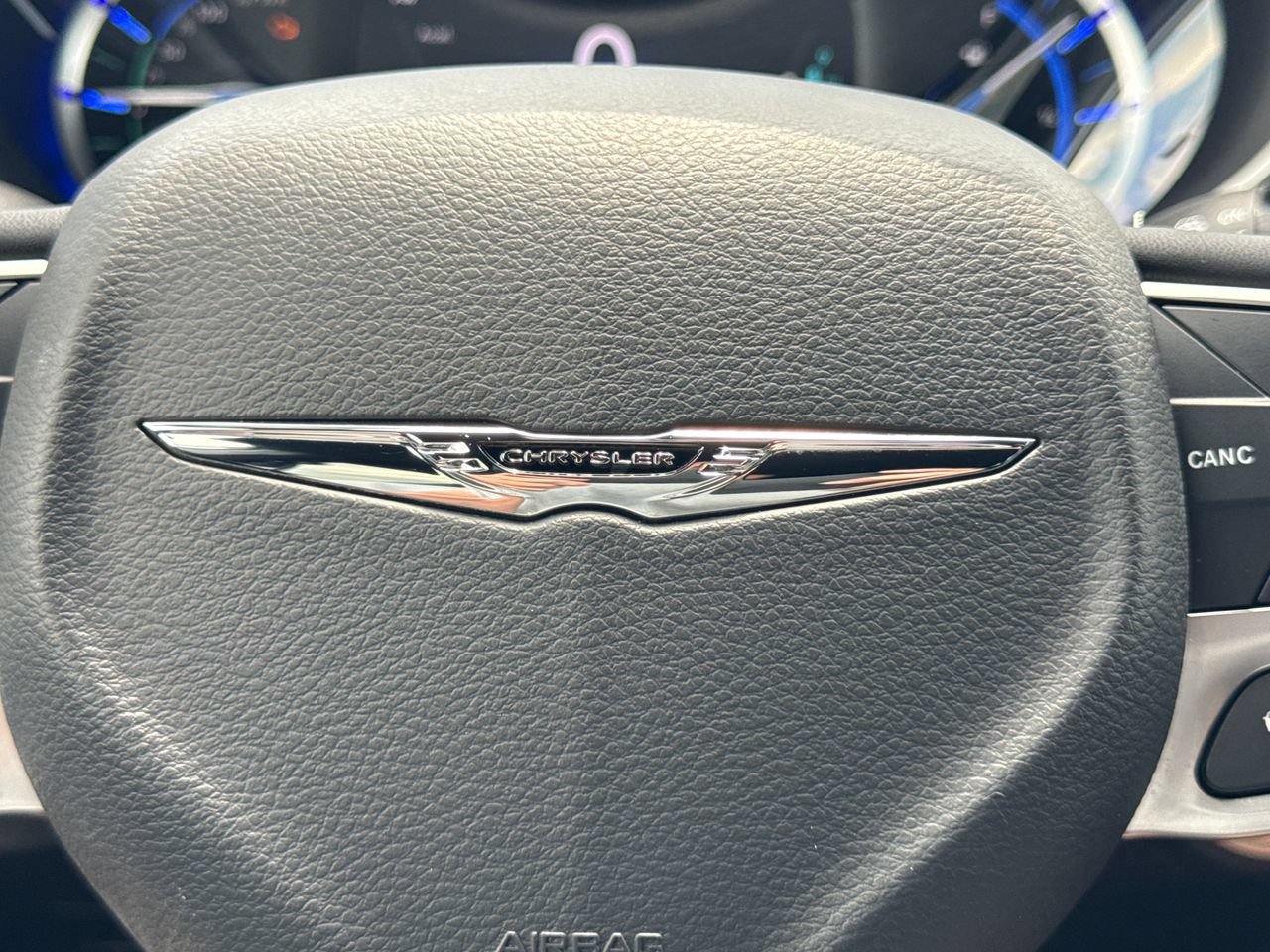 Used 2026 Chrysler Pacifica Select FWD image 32