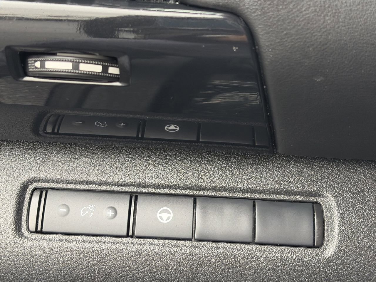 Certified 2024 Nissan Pathfinder SV image 23