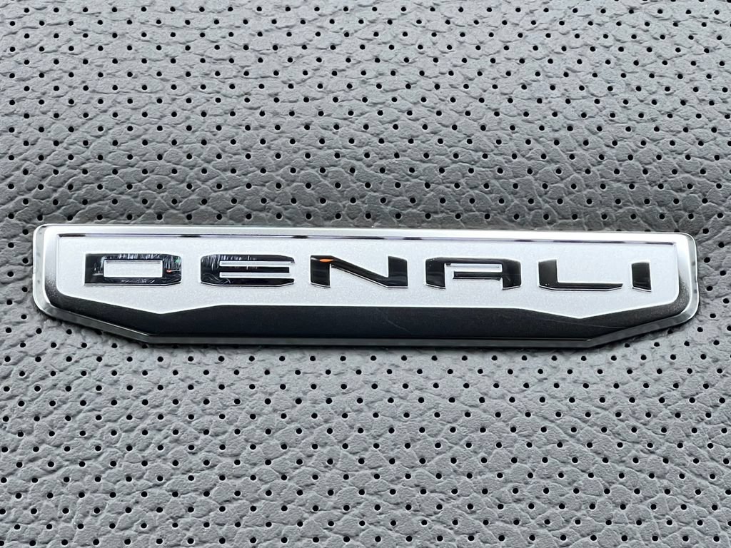 New 2026 GMC Sierra 2500 Denali w/ Denali Reserve Package AWD/4WD image 9