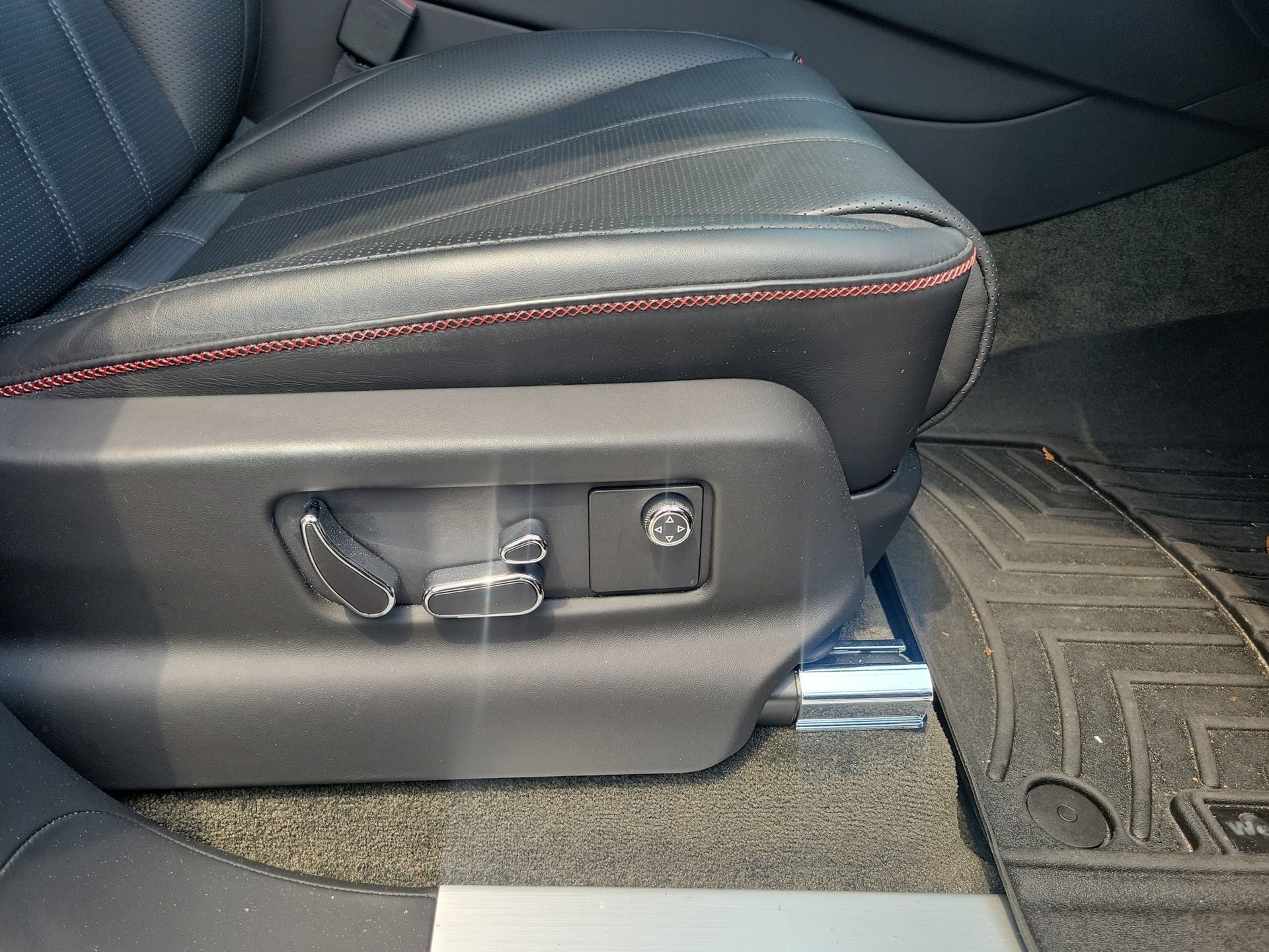 Certified 2023 Bentley Bentayga AWD/4WD image 16