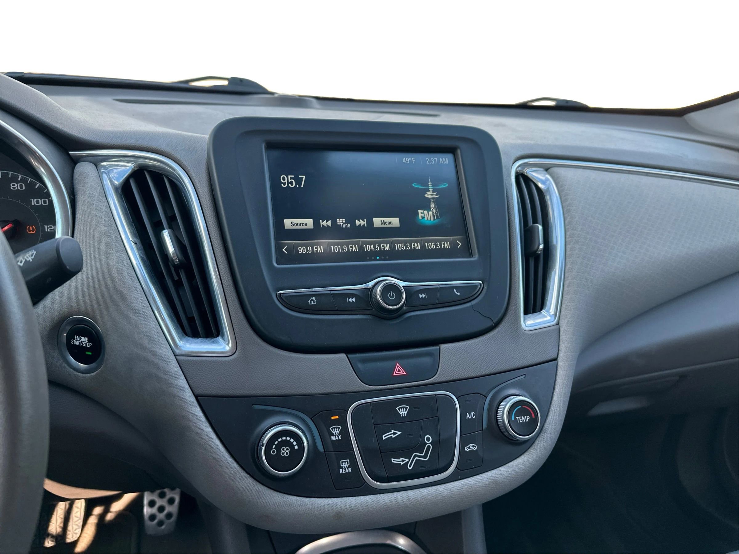 Used 2016 Chevrolet Malibu LT image 14