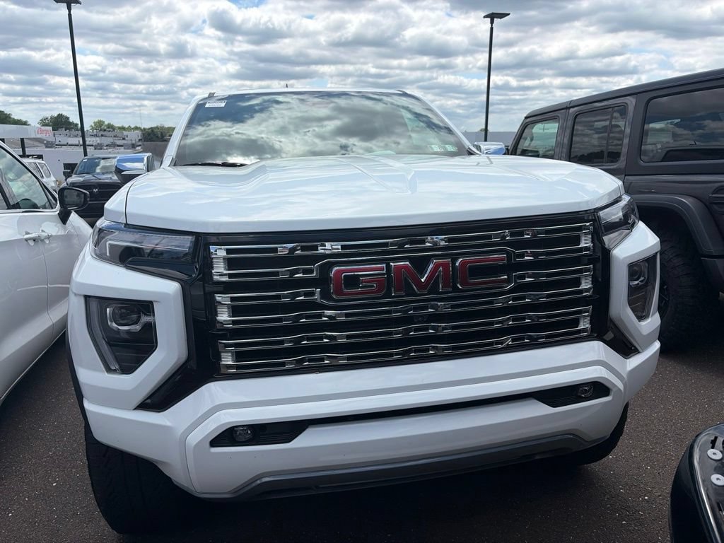 Used 2025 GMC Canyon Denali AWD/4WD image 2