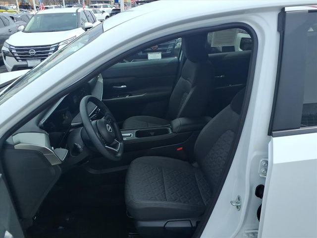 Certified 2025 Nissan Kicks SV image 24