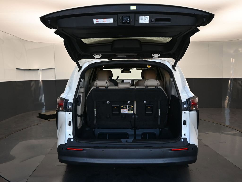 Used 2021 Toyota Sienna XLE image 11