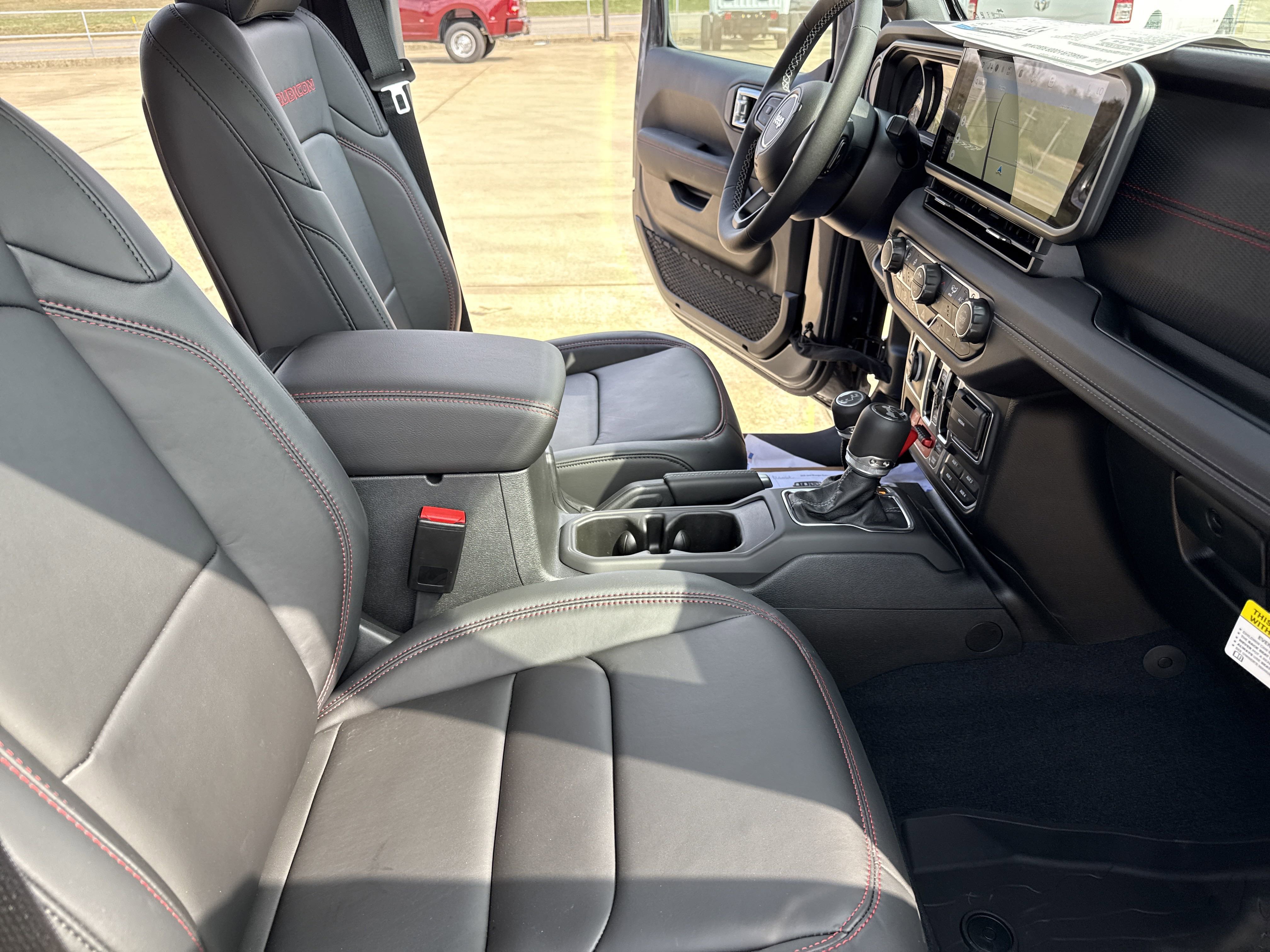 New 2025 Jeep Wrangler Unlimited Rubicon w/ Technology Group image 26