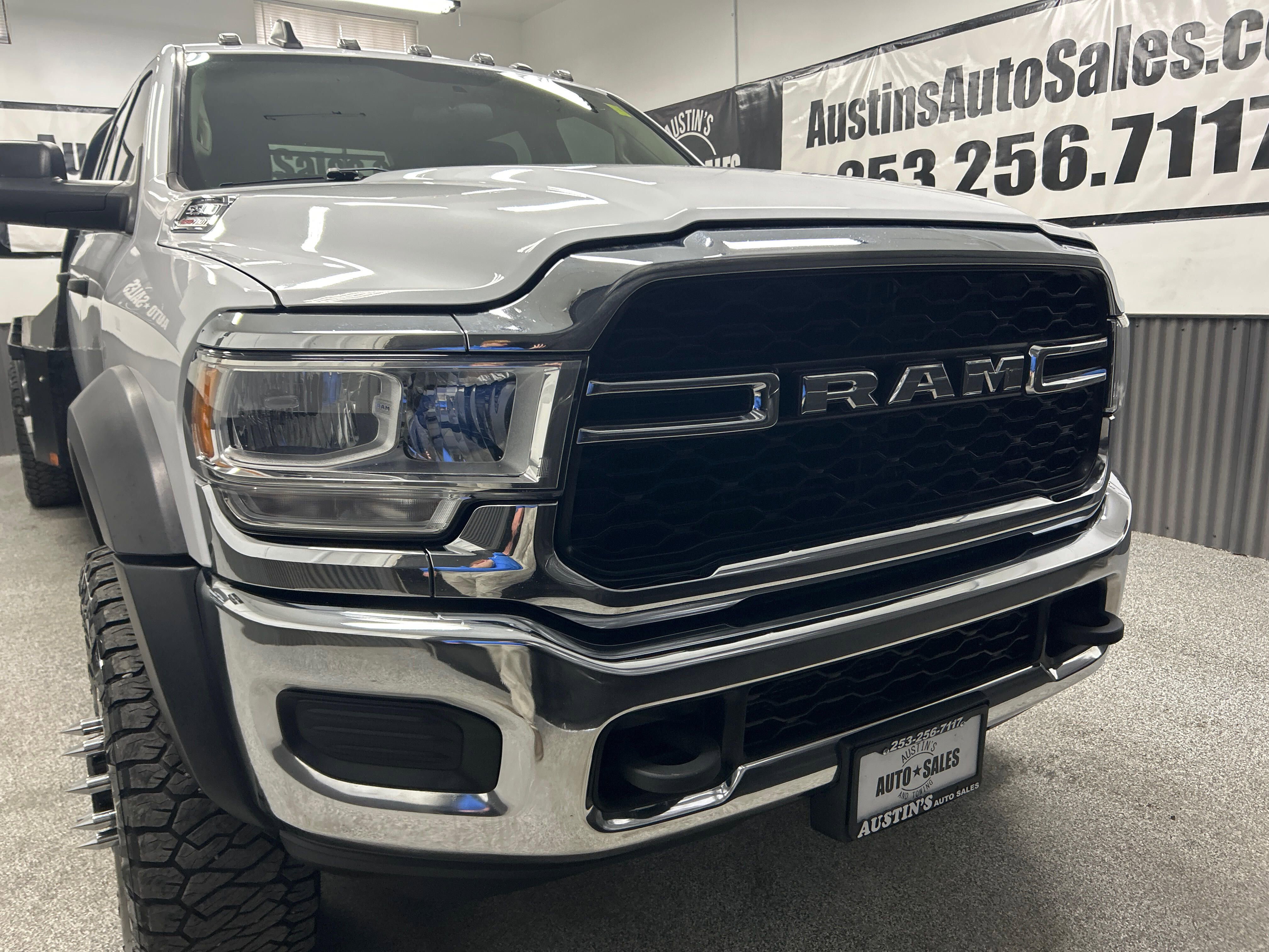 Used 2020 RAM 5500 Tradesman w/ Chrome Appearance Group AWD/4WD image 2