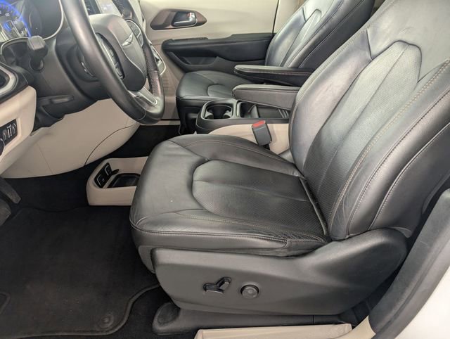 Used 2019 Chrysler Pacifica Touring-L image 12