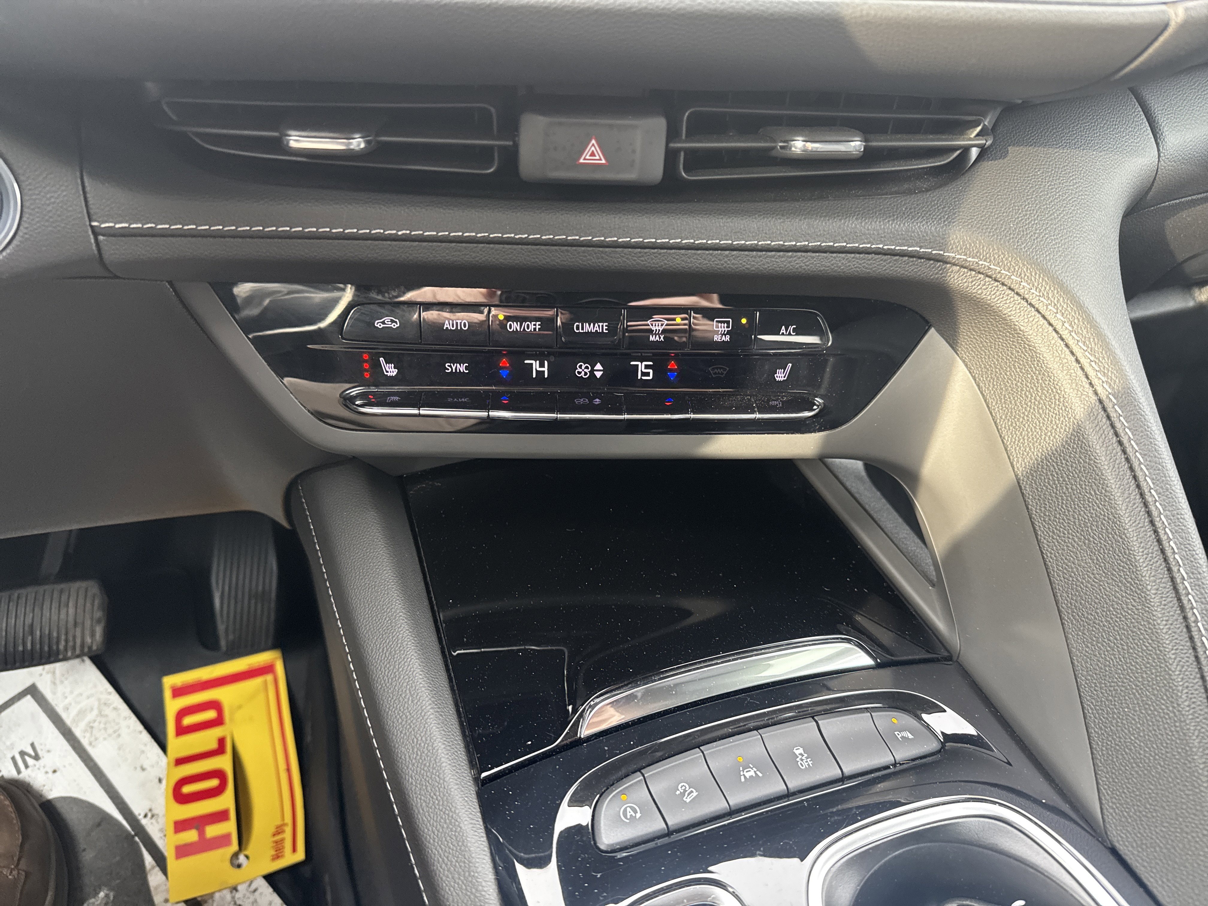 Used 2023 Buick Envision Essence image 25