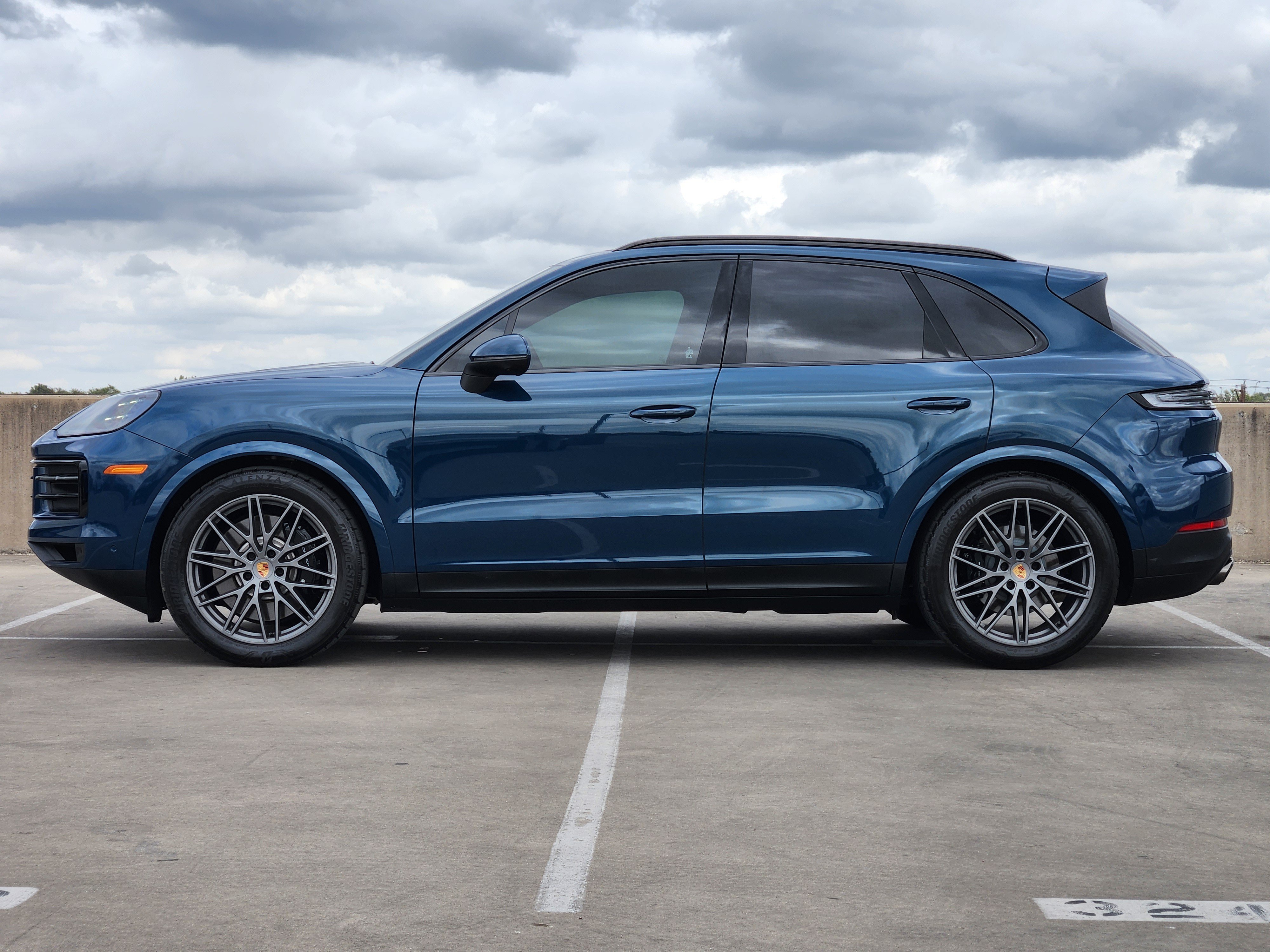 Certified 2025 Porsche Cayenne S AWD/4WD image 2
