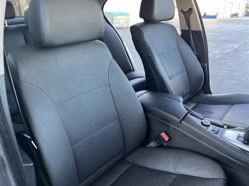 Used 2010 BMW 528i Sedan image 38