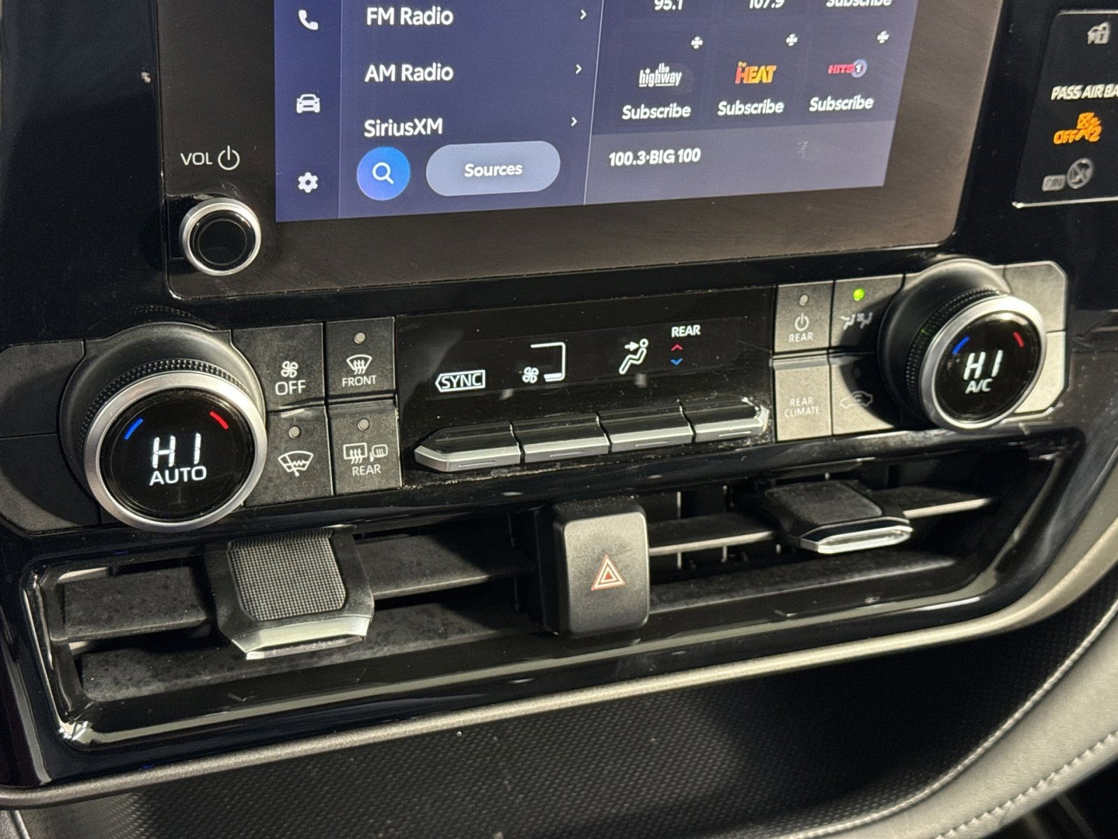 Used 2023 Toyota Highlander LE image 25