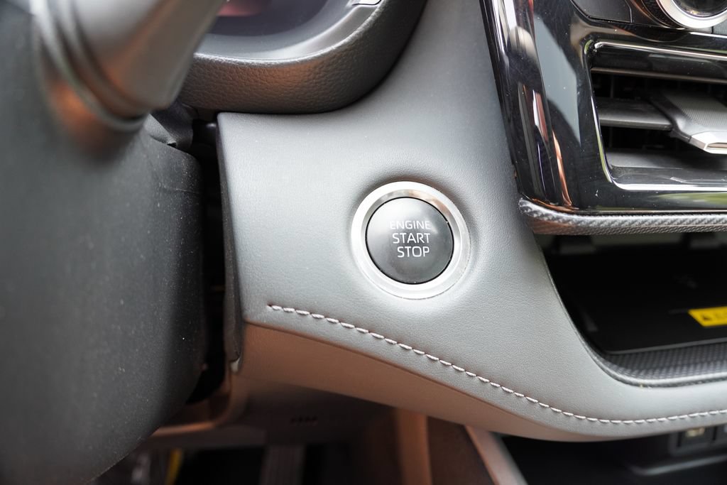 Used 2025 Toyota Highlander XSE AWD/4WD image 34
