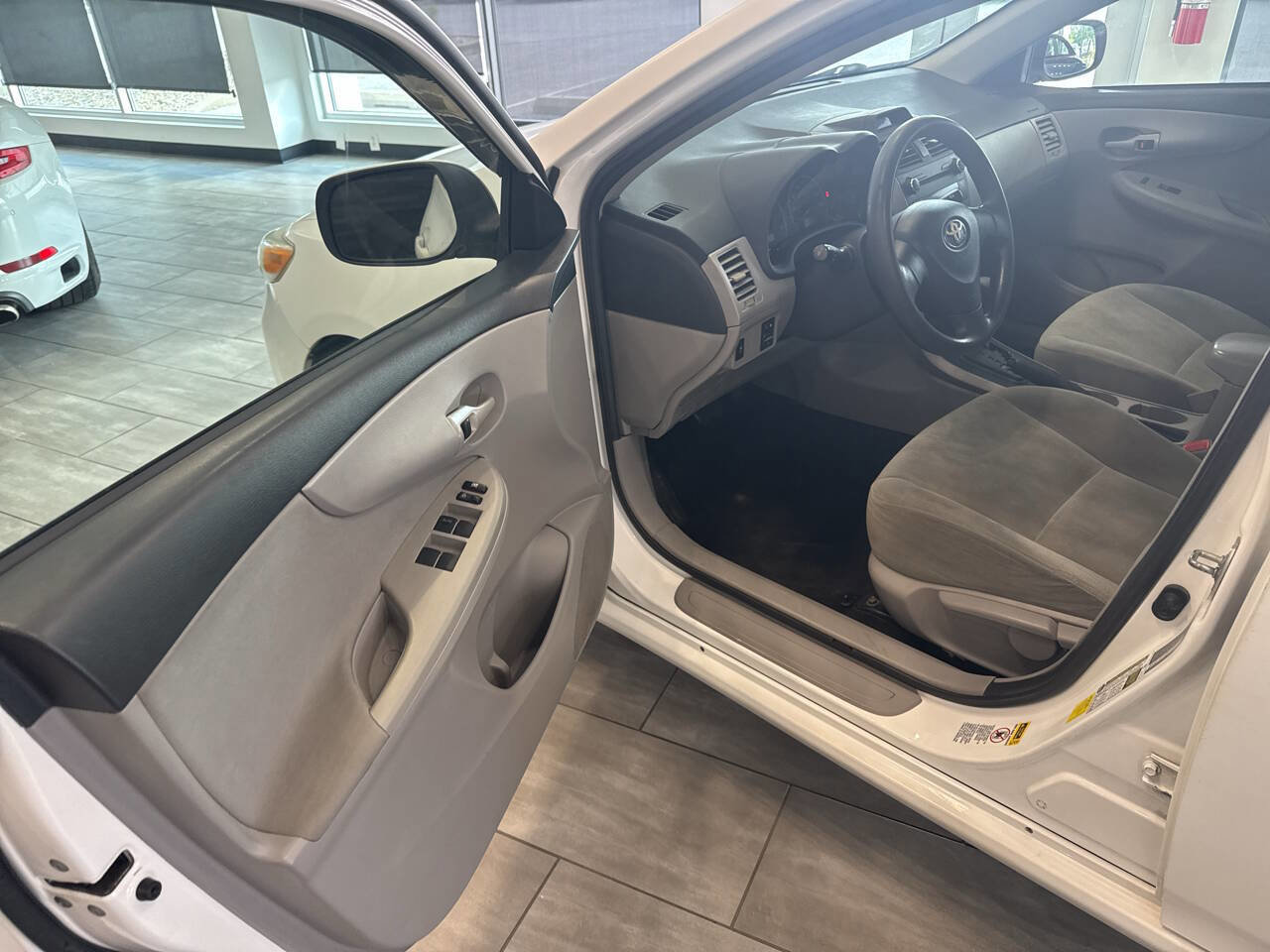 Used 2012 Toyota Corolla L FWD image 11