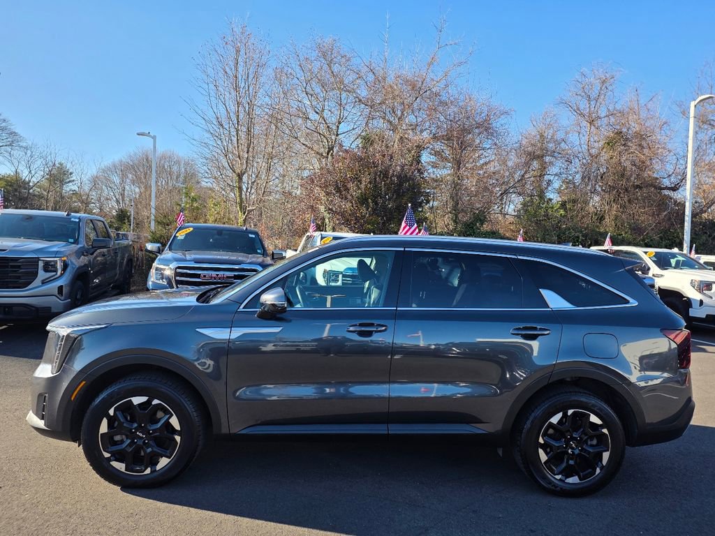 Used 2024 Kia Sorento S image 4